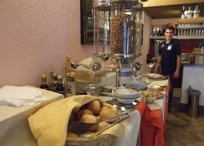 Adele מלון ליביניו