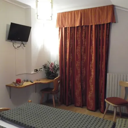 Adele Hotel 3*